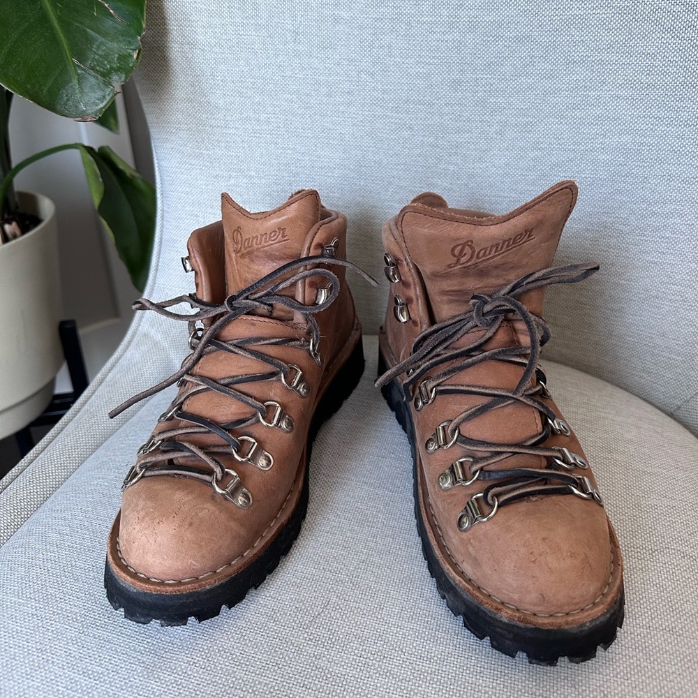 Danner Women’s Mountain Light Cascade Clovis Leather Boot
